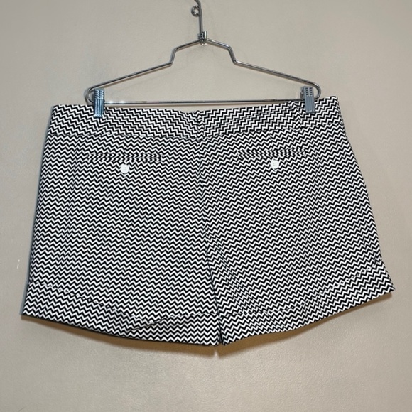 New York & company | Woman’s shorts size 18 - Picture 2 of 6